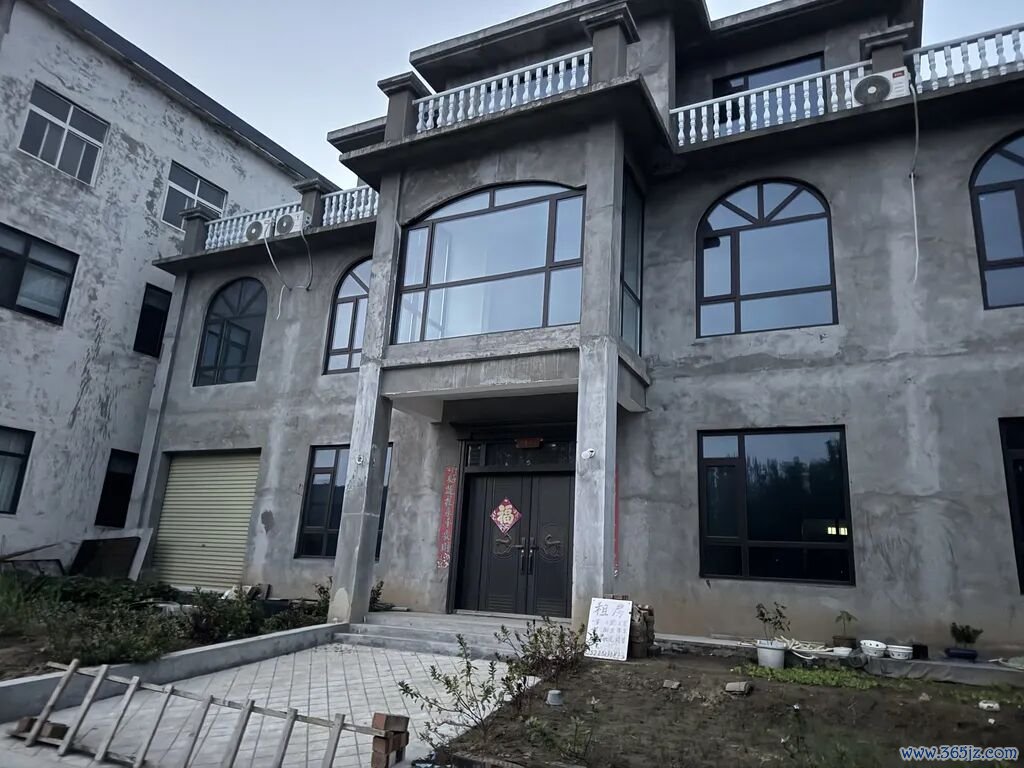 农村自建房不单是一栋屋子，更成为飘扬者一语气故土、安放系念的交付